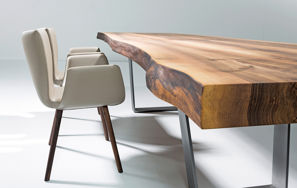 Scholtissek Tisch KANTARA · Stühle KASAAR Scholtissek Tisch KANTARA · Stühle KASAAR