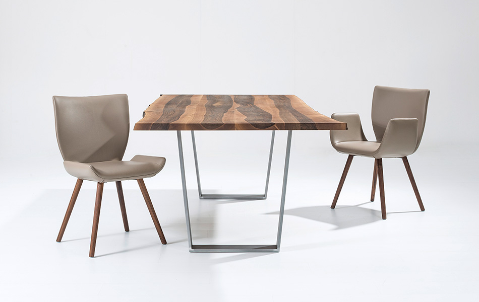 Scholtissek Tisch KANTARA · Stühle KASAAR Scholtissek Tisch KANTARA · Stühle KASAAR